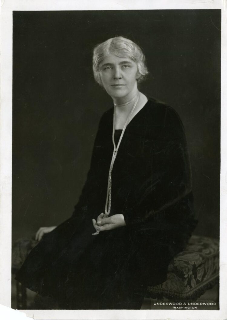 lou henry hoover feet 2