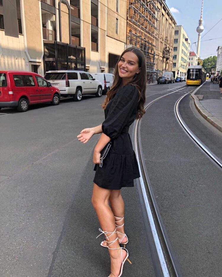 louisa jindaoui feet 1