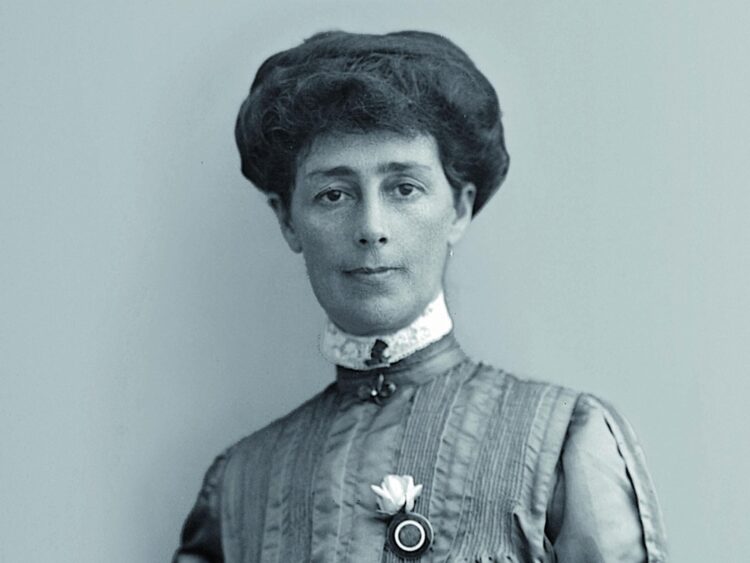 louisa lawson feet 3