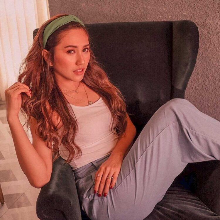 louise anastasya feet 3