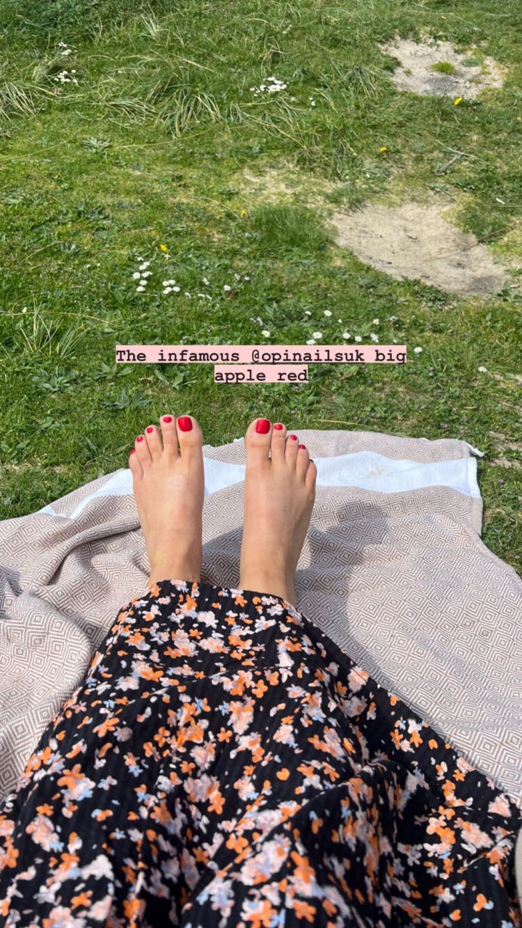 louise thompson feet 1