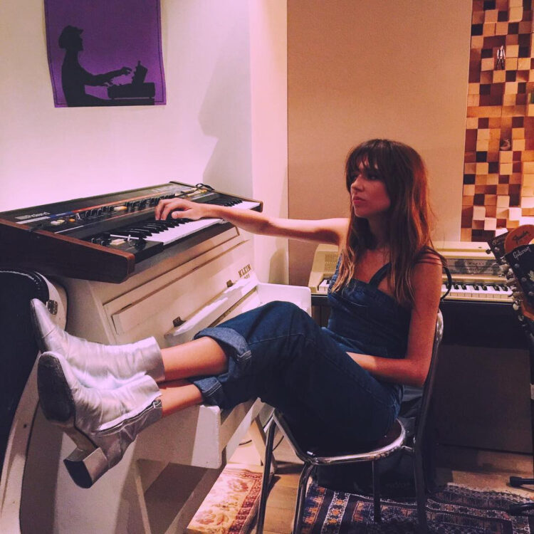 louise verneuil feet 6