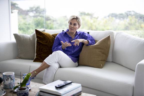 louise wallace feet 4