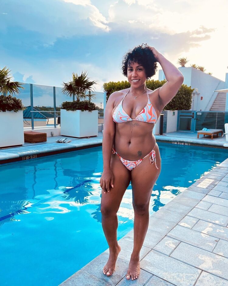 lourdes gonzalez feet 5