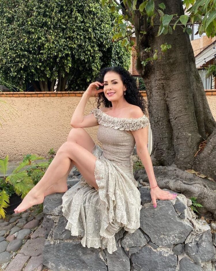 lourdes munguia feet 4