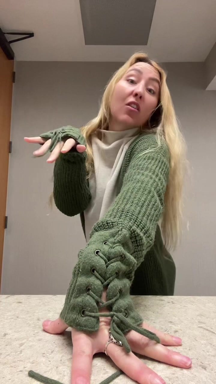 lovable curves feet 3