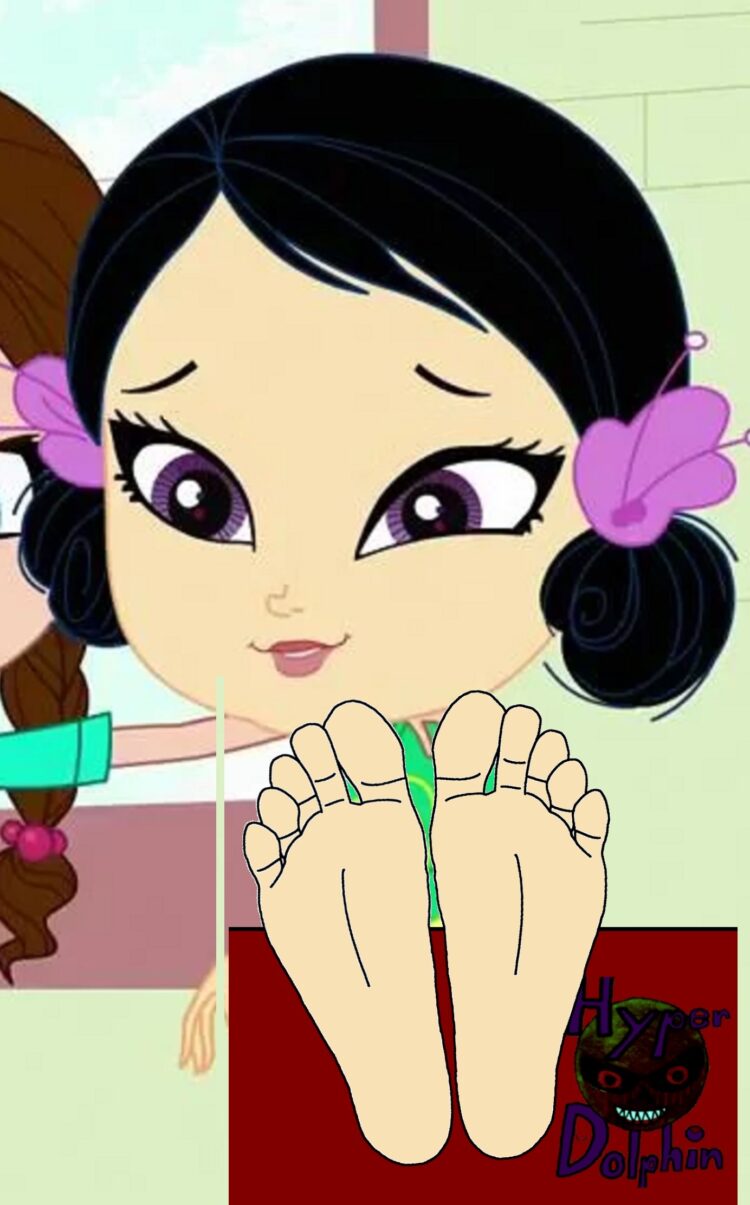 lps beach girl feet 3