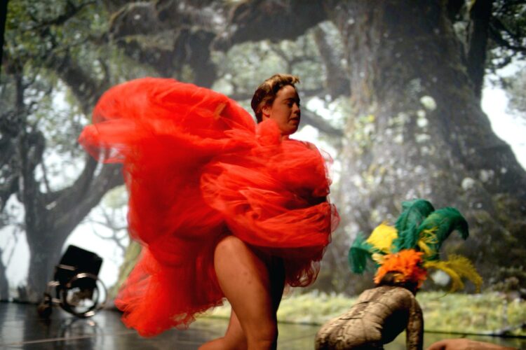 lua amoedo feet 4 scaled