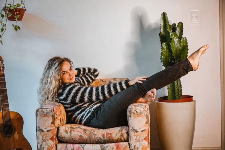 lua blanco feet 6
