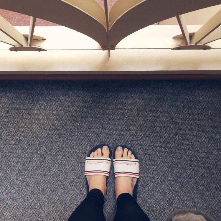 luanda gazoni feet 6