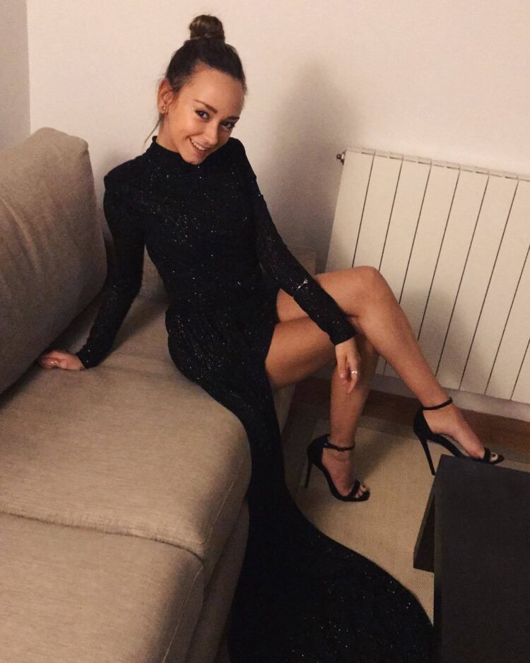 lucia de la puerta feet 5