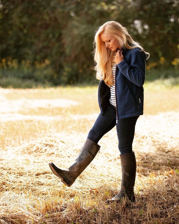 lucy bella earl feet 6