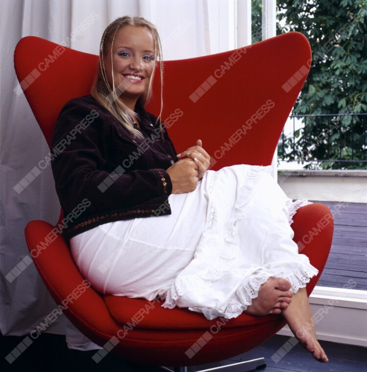 lucy davis feet