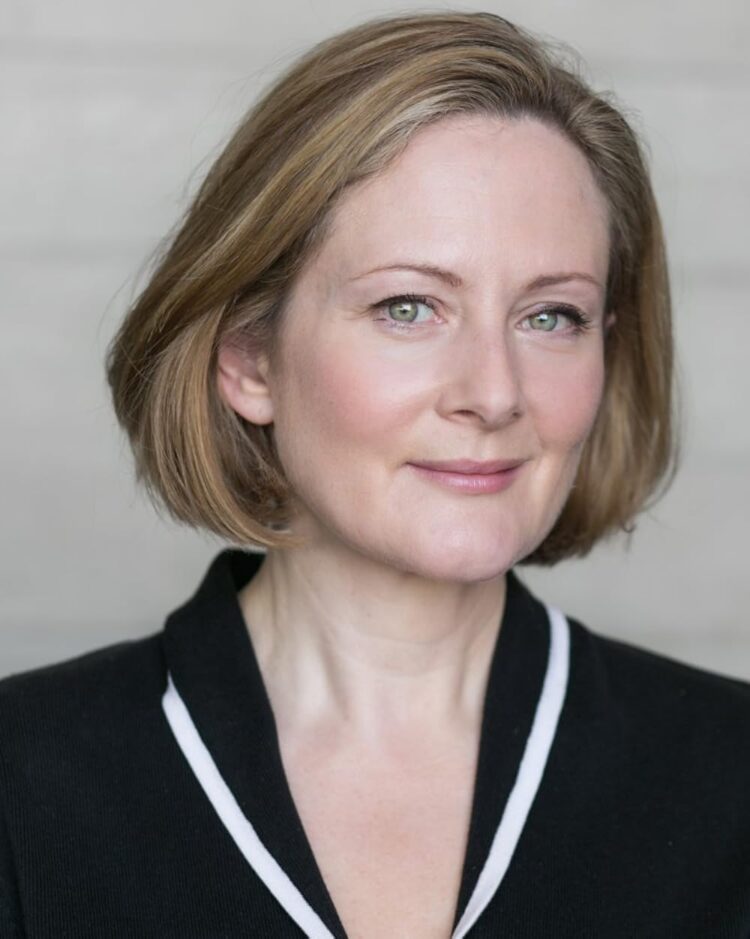 lucy robinson feet 6