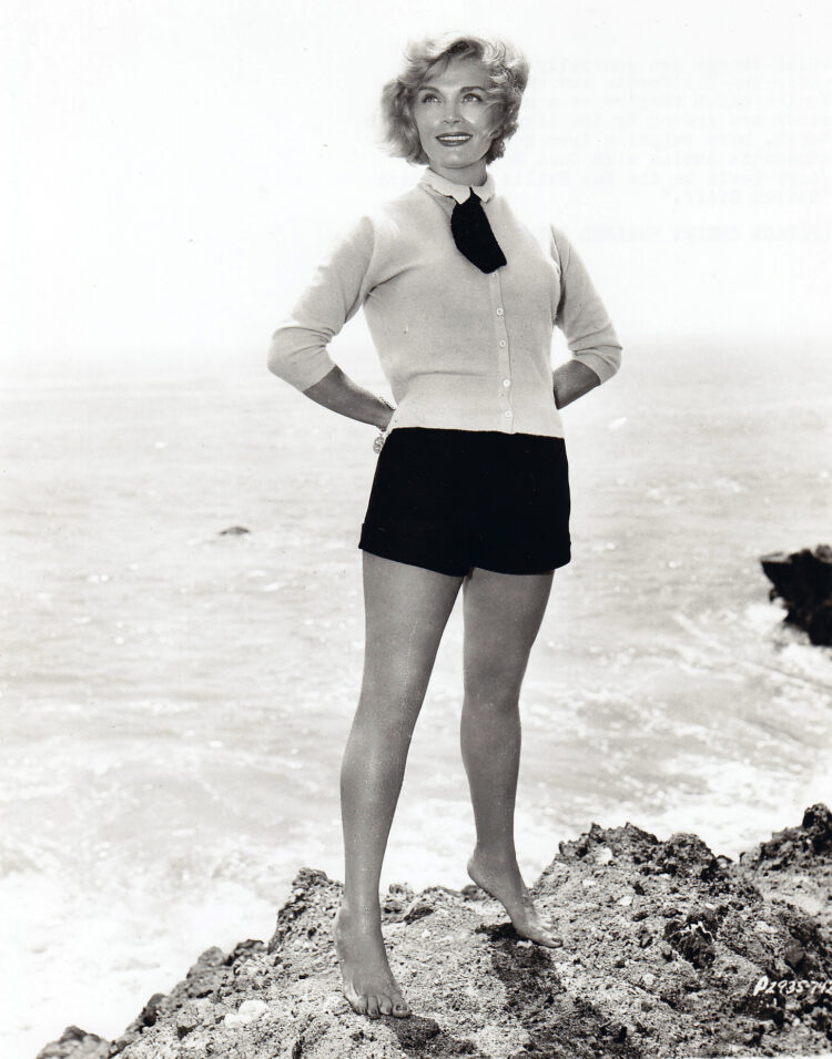 lucy scott feet 5