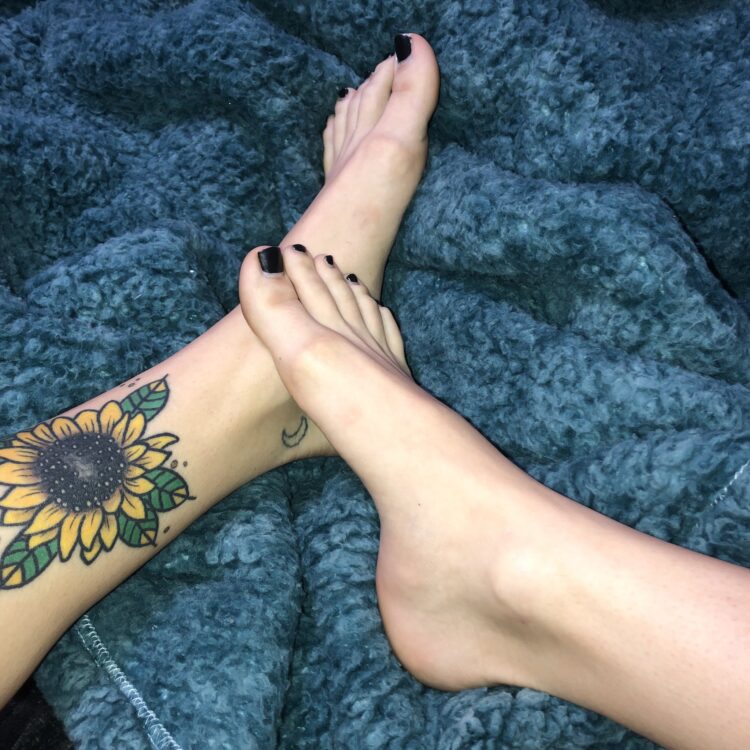 lucy scott feet