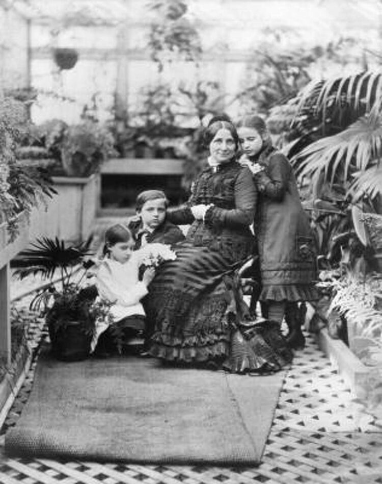 lucy webb hayes feet 4