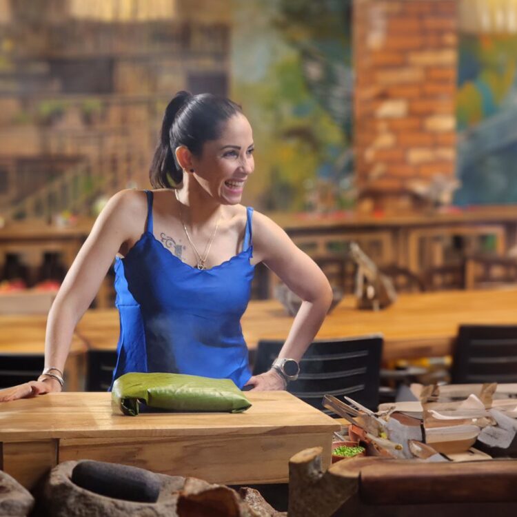 luisa gonzalez feet 5