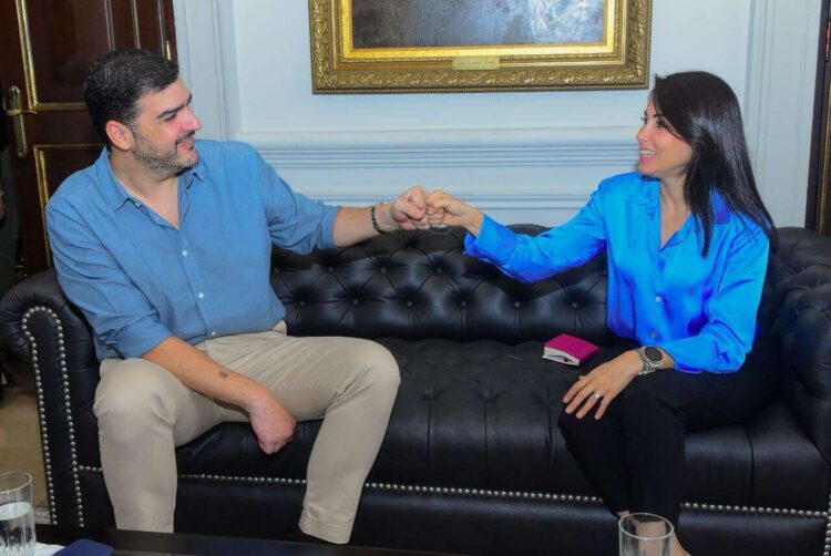 luisa gonzalez feet 6