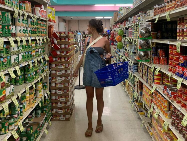 lukita maxwell feet 6