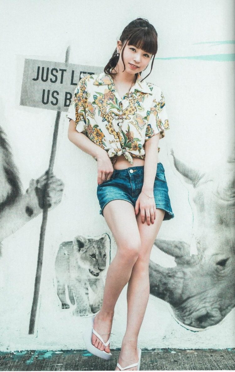 luna haruna feet scaled