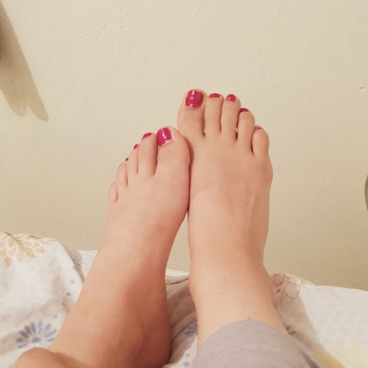 luna martinez feet