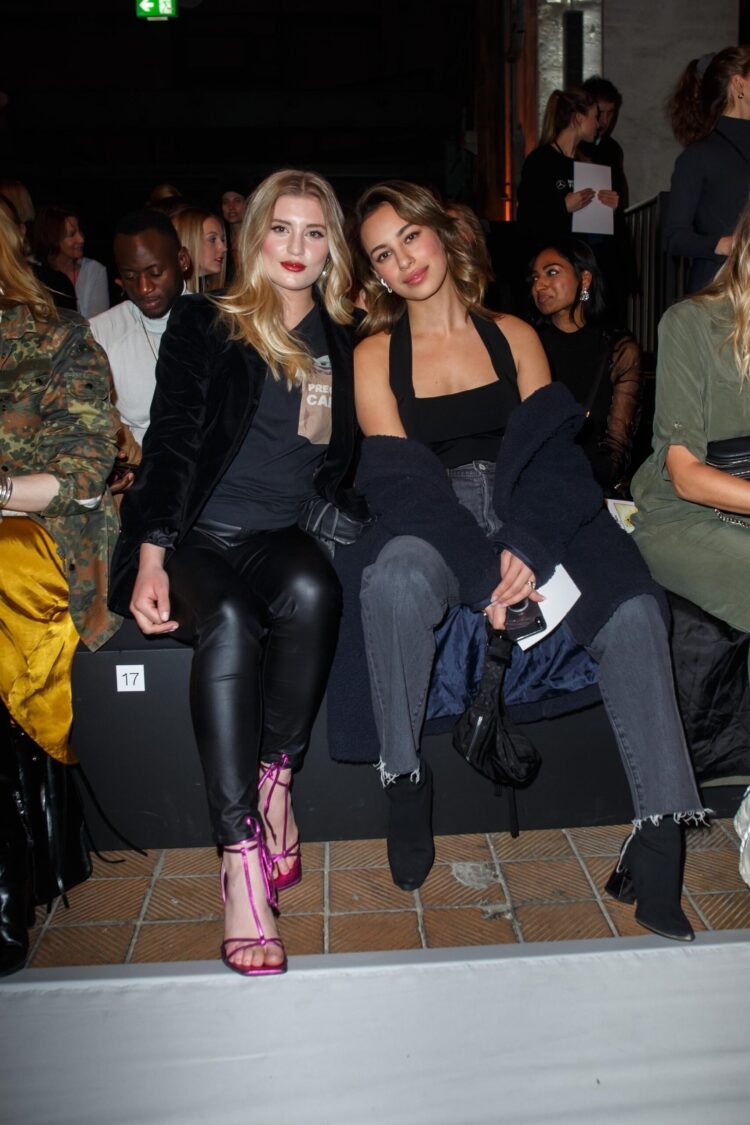 luna schweiger feet scaled