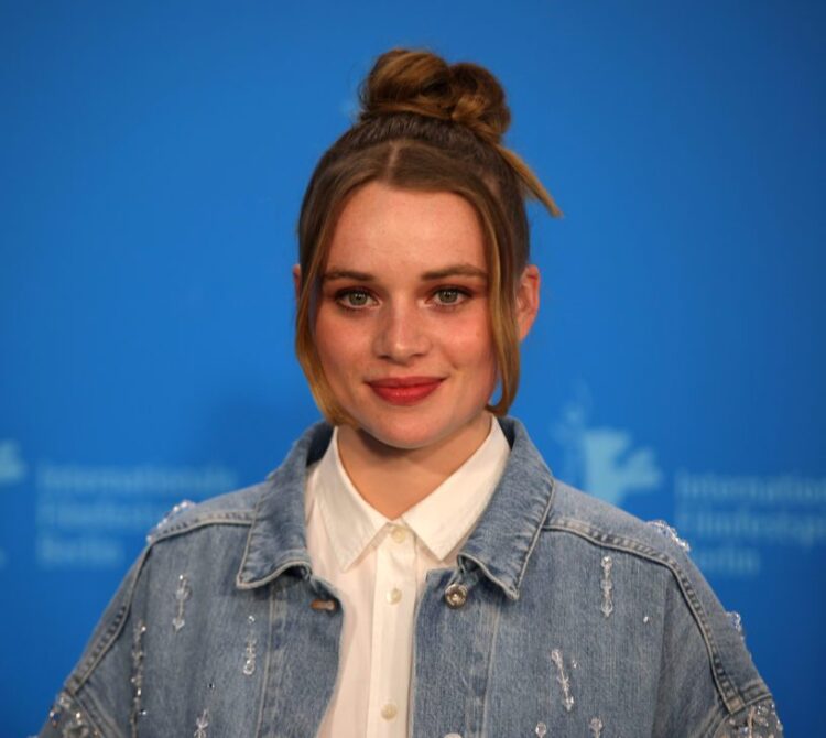 luna sofia wedler feet 4