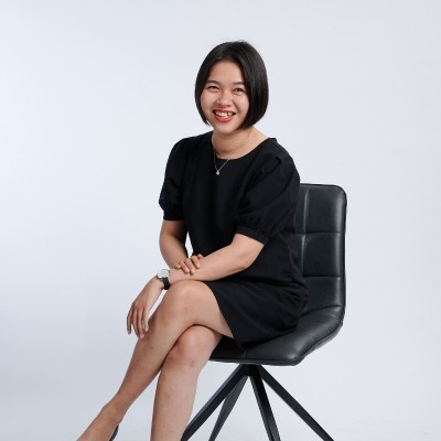 luong ngoc ha feet 4