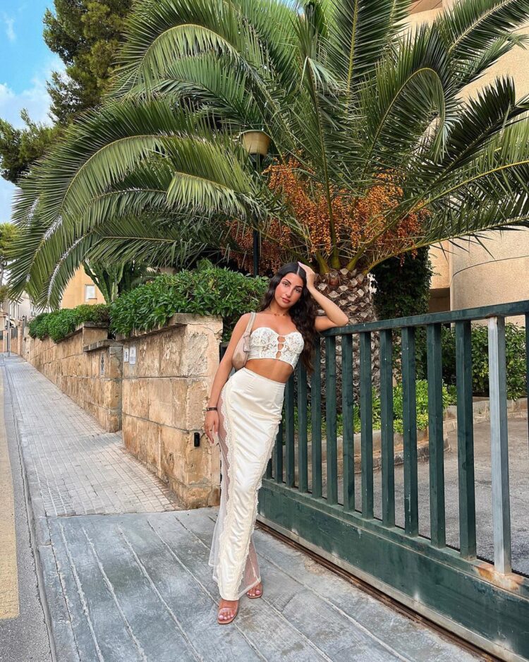 lydia karakyriakou feet