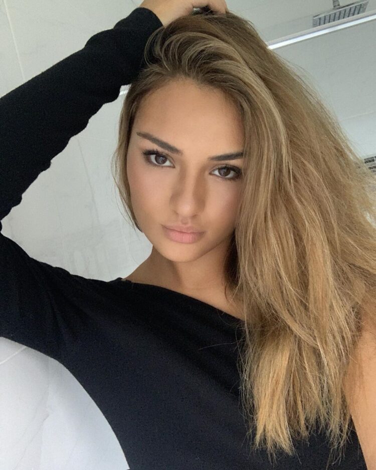 lydia simonis feet 5