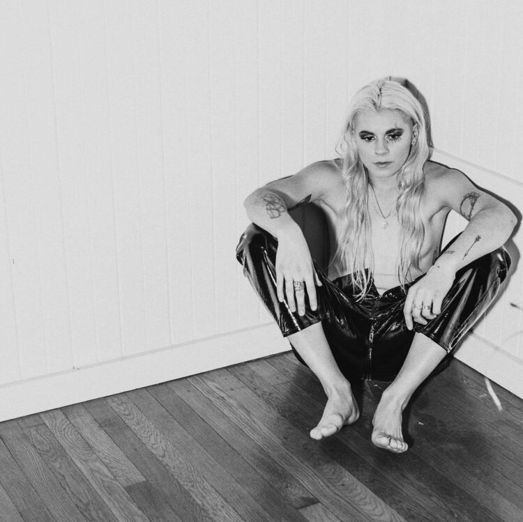 lyndsey gunnulfsen feet