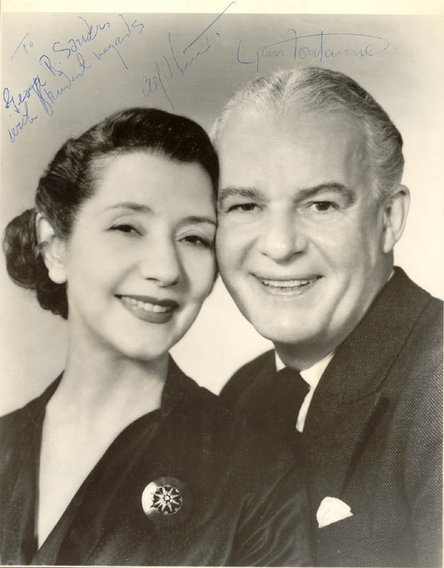 lynn fontanne feet 5