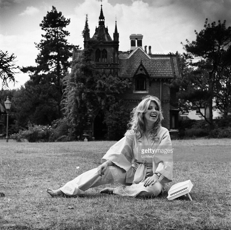 lynsey de paul feet 2