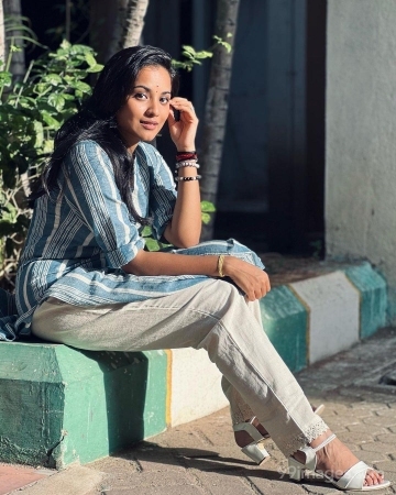 maanasi g kannan feet 4