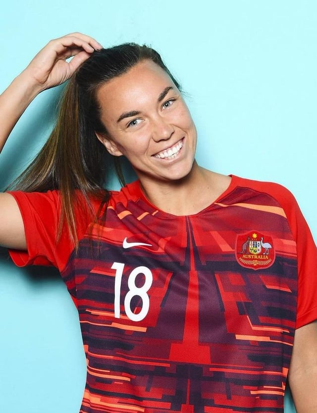 mackenzie arnold feet 6