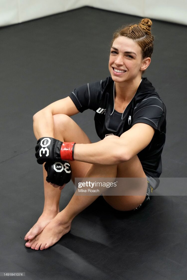 mackenzie dern feet 1