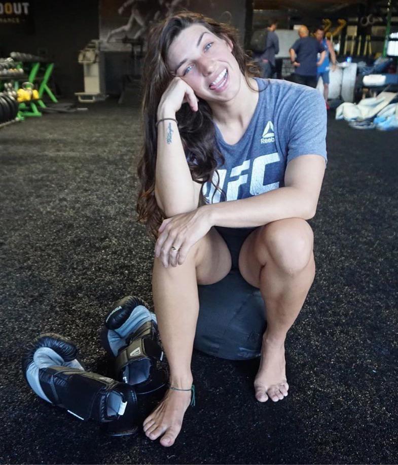 mackenzie dern feet 3