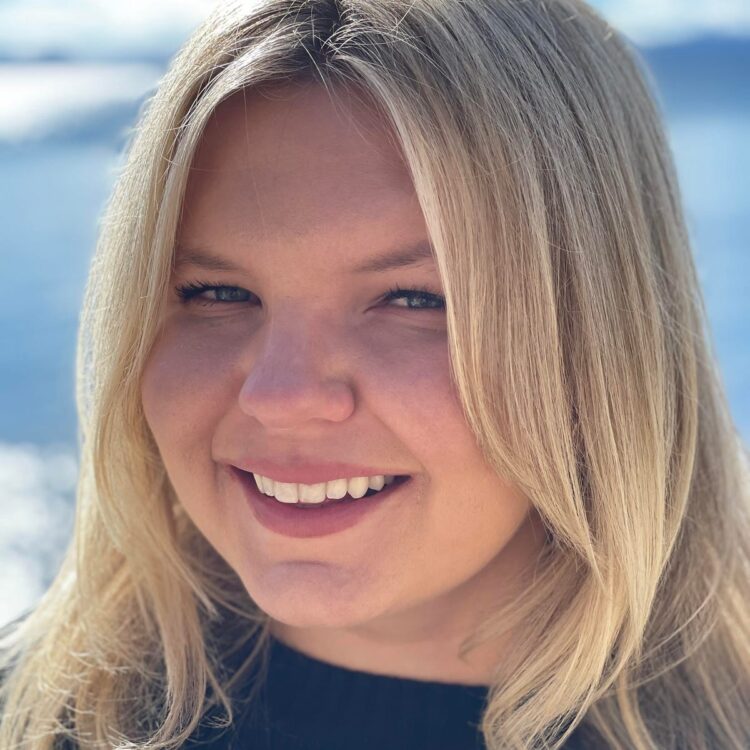 mackenzie dillon feet 5