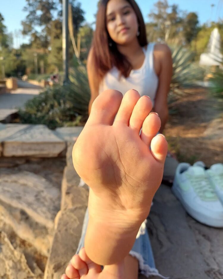 maddie core feet