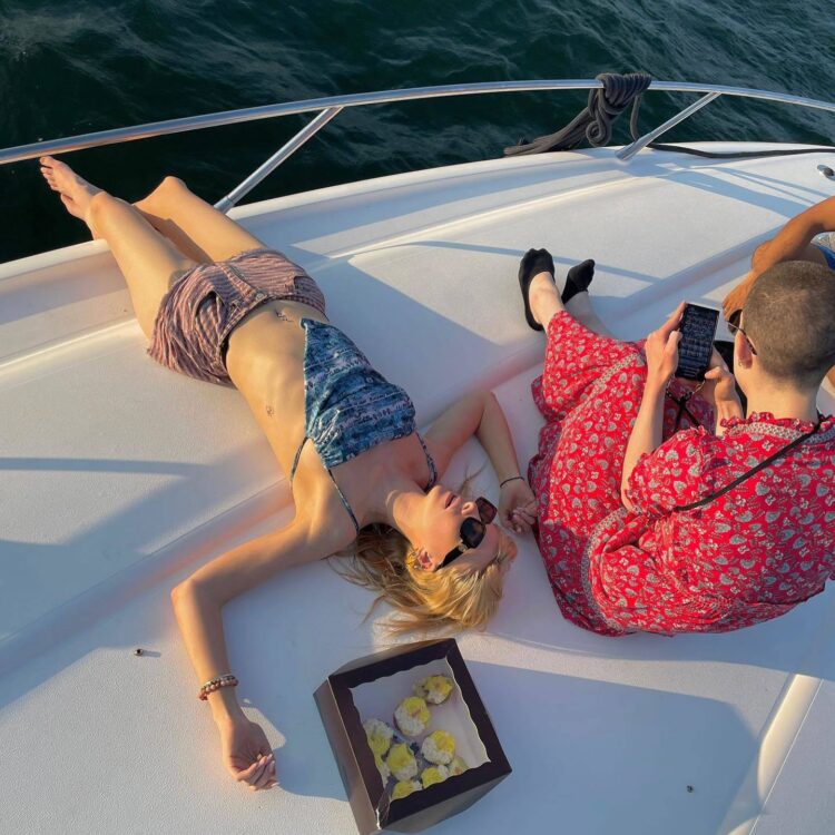 maddie phillips feet