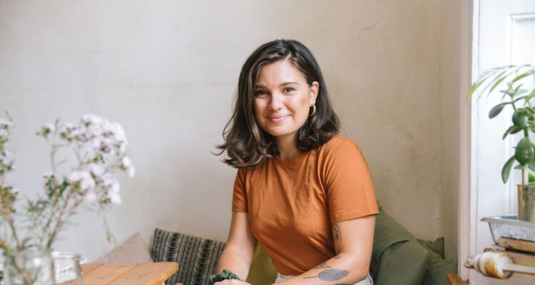 madeleine daria alizadeh feet 5