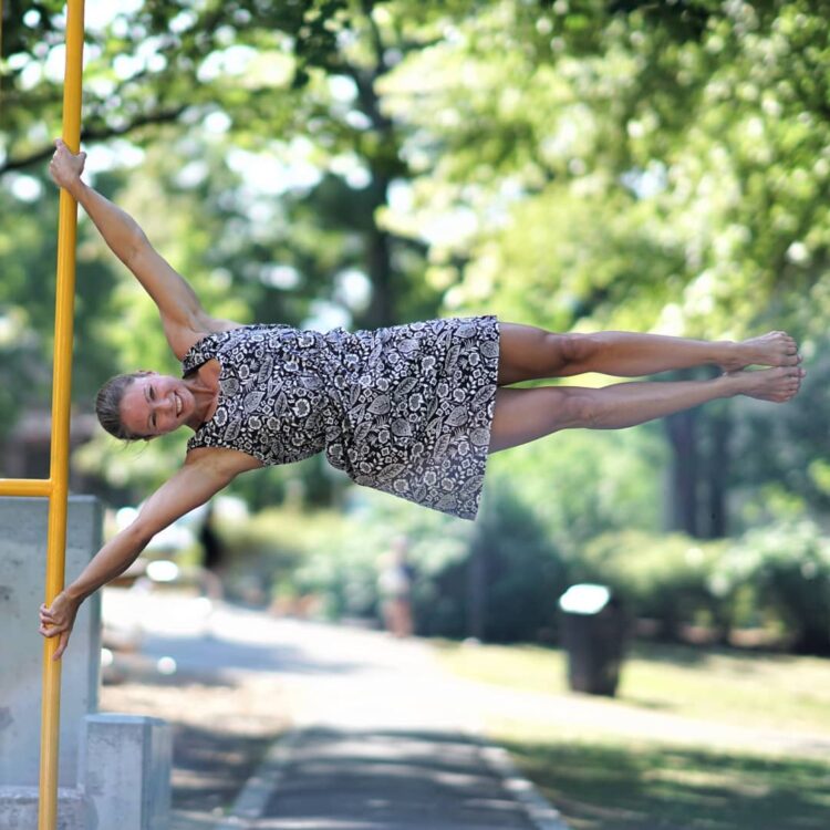 madeleine leander feet