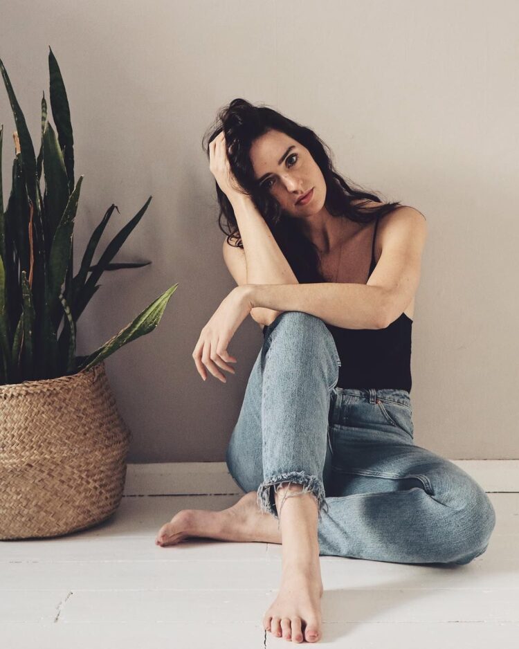 madeleine olivia feet 1