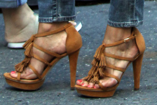 madeleine san feet 6