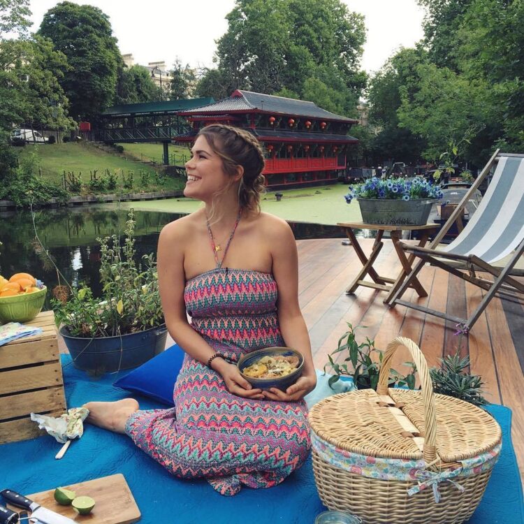 madeleine shaw feet 4