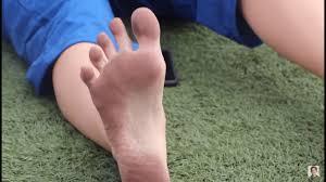 madeline argy feet 4