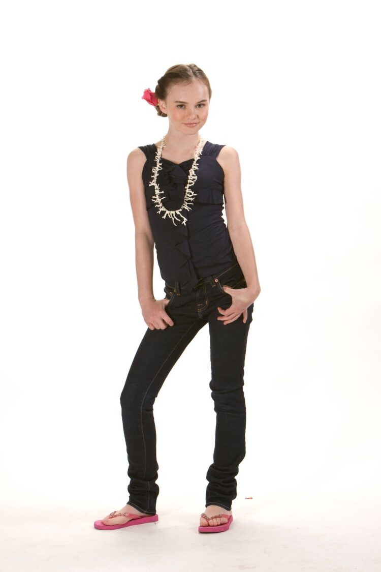 madeline carroll feet 2