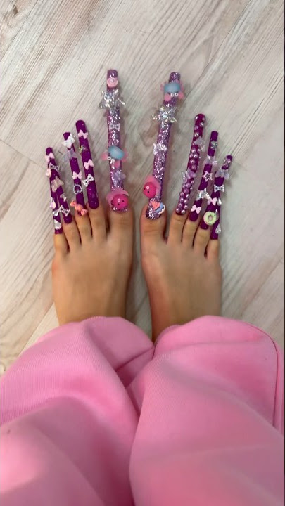 mae stephens feet 4