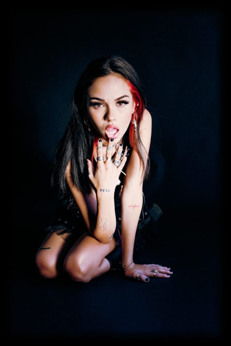 maggie lindemann feet 4 scaled